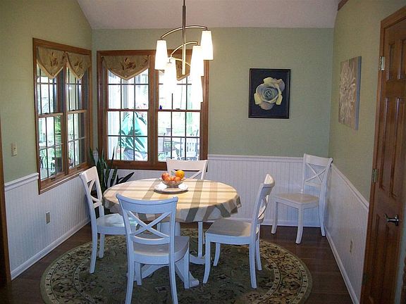 5th image of 226 River Run Ct