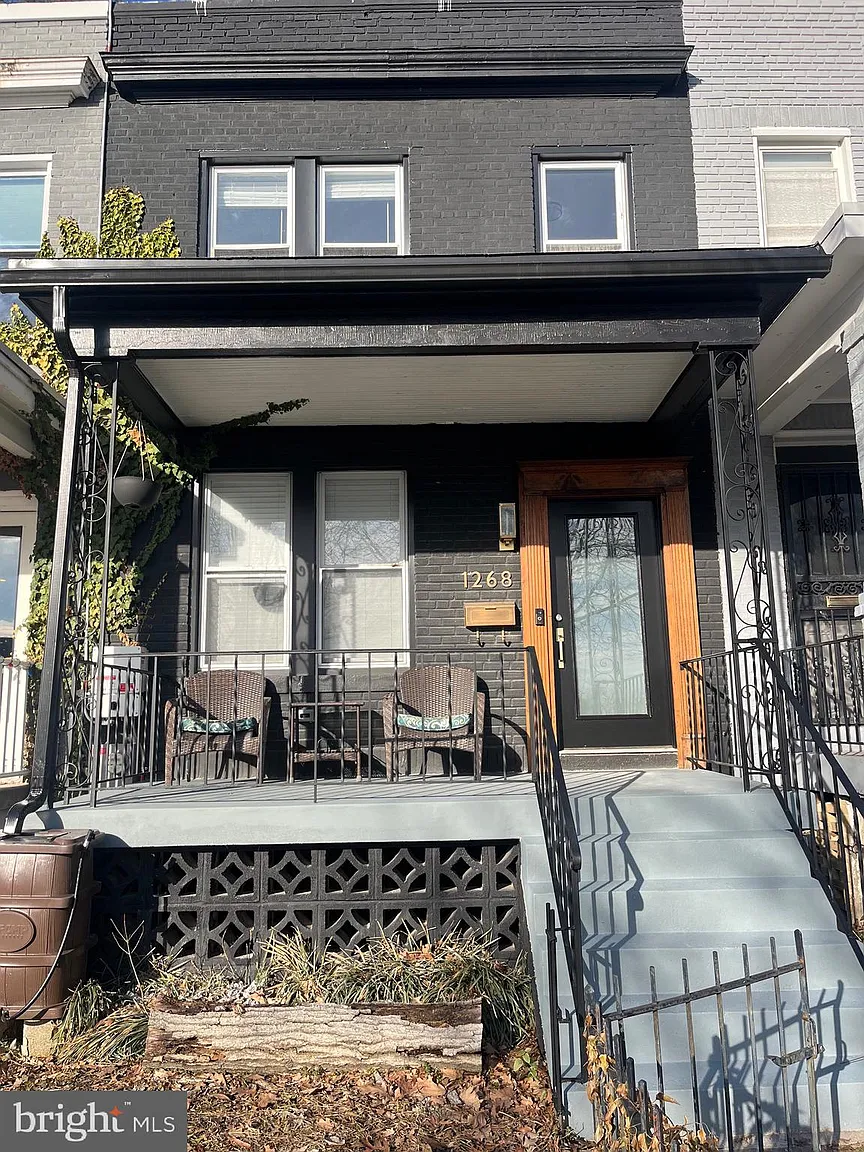 1268 Neal St NE photo 1