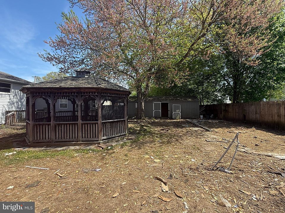 2nd image of 35 Chestnut Dr