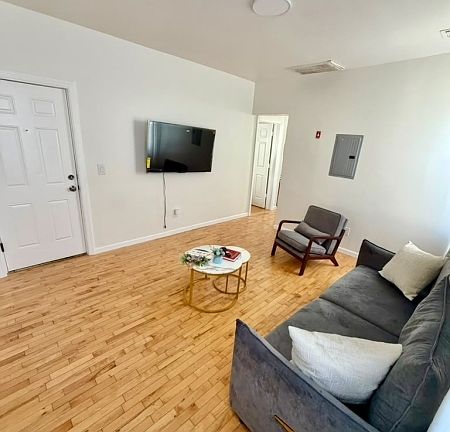 5th image of 609 S 19th St