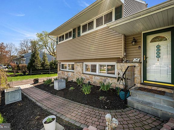 2nd image of 504 Winding Way