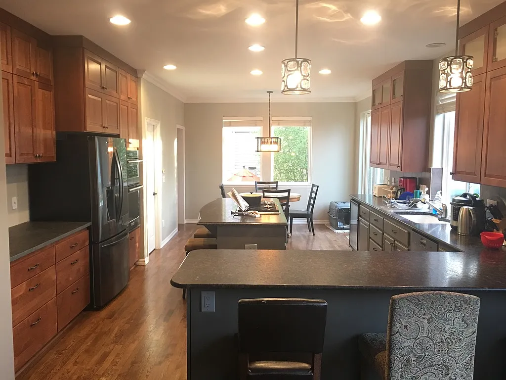 5 bed, 3282 sqft, $4,800 — Photo 4