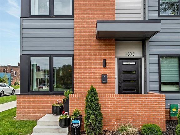 3rd image of 1803 Perry St #9