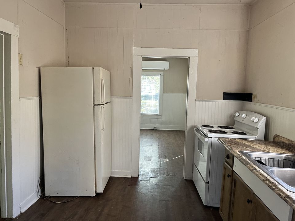 2nd image of 700 1st St