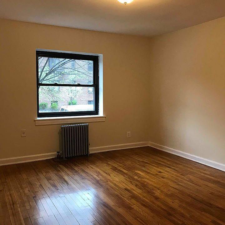 2nd image of 303 Bay 17th St APT 1D