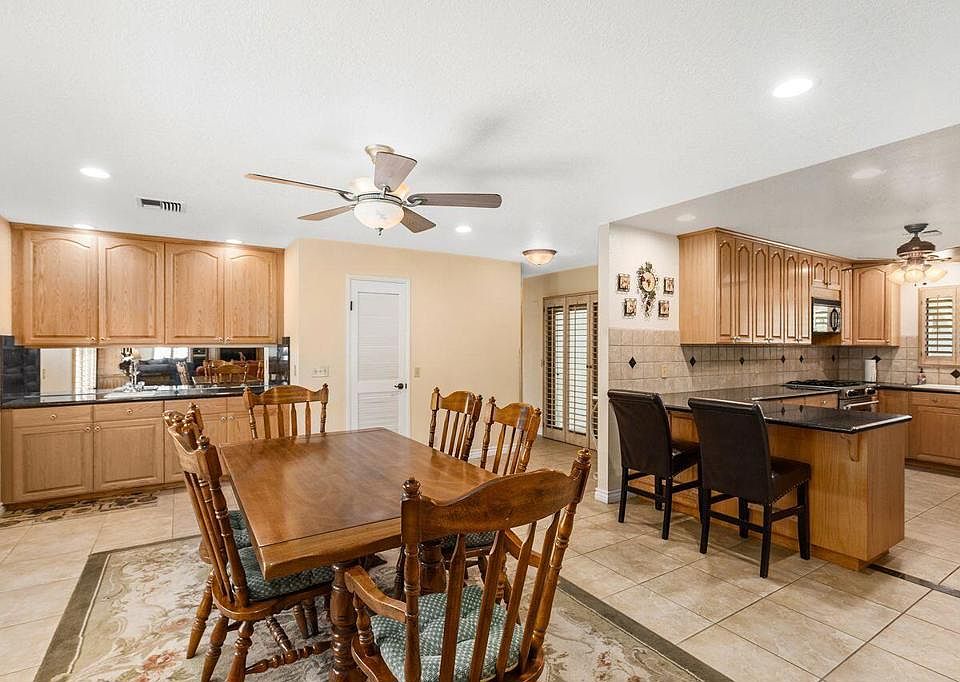 1st image of 42770 Somerset Way
