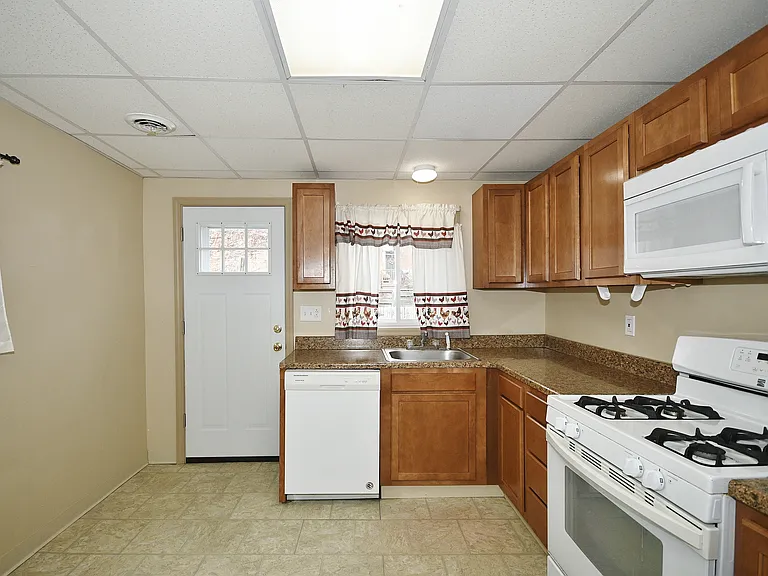 54 S 19th St #1 — Photo 19