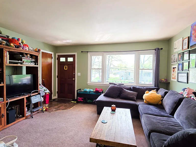 16 E Belmont Ave #8 — Photo 2