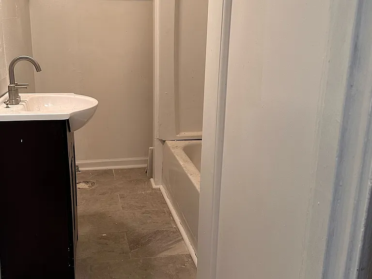 1284 Hillyer Ave — Photo 12
