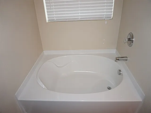 429 Grant Ln — Photo 9