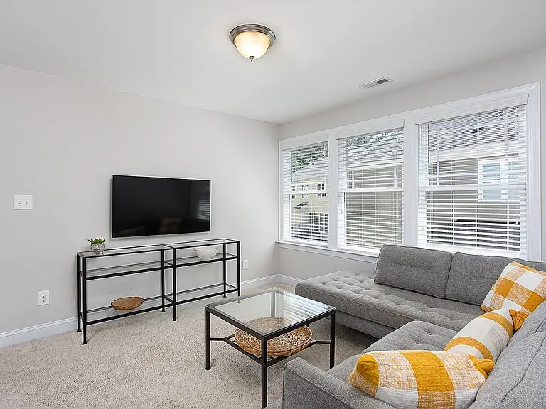 113 Bella Dr — Photo 20