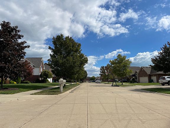 4th image of 17907 Petunia Dr