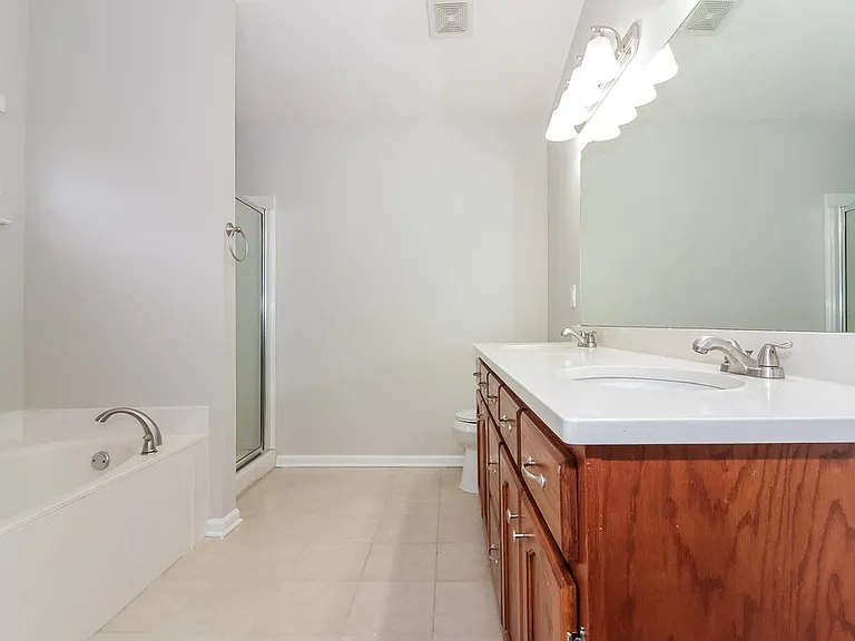 1910 Crescent Ln — Photo 11