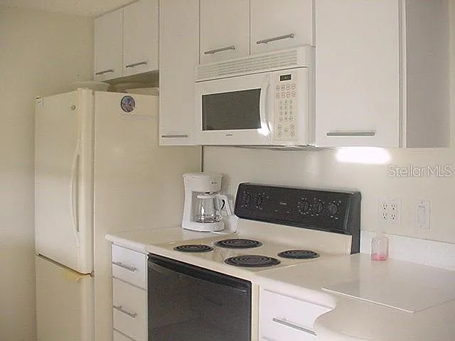 2 bed, 2.0 bath, 1321 sqft, $3,400 — Photo 4
