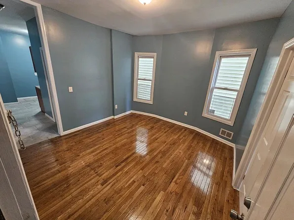15 Bayside Pl, Jersey City, NJ 07305