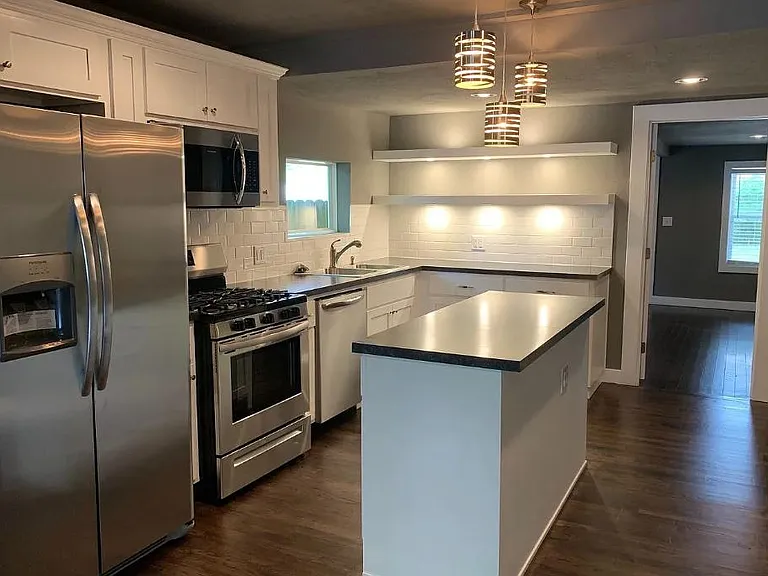 1235 S Florence Ave — Photo 7