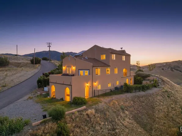 19701 Dovetail Ct, Tehachapi, CA 93561
