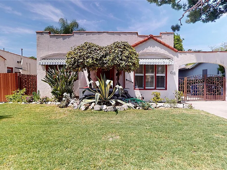135 N Naomi St — Photo 1