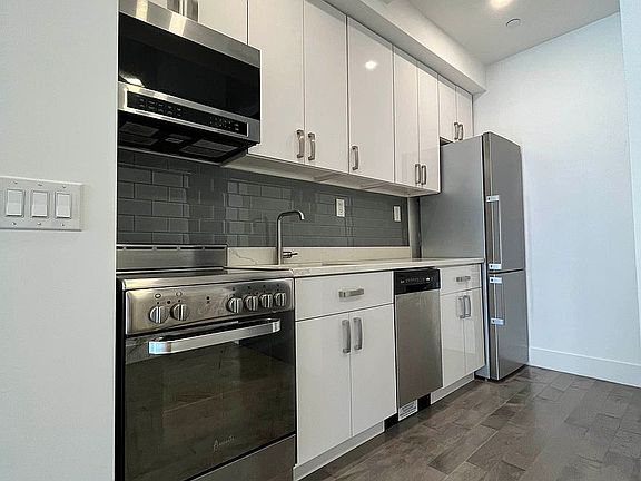 3rd image of 2113 5th Ave #4F