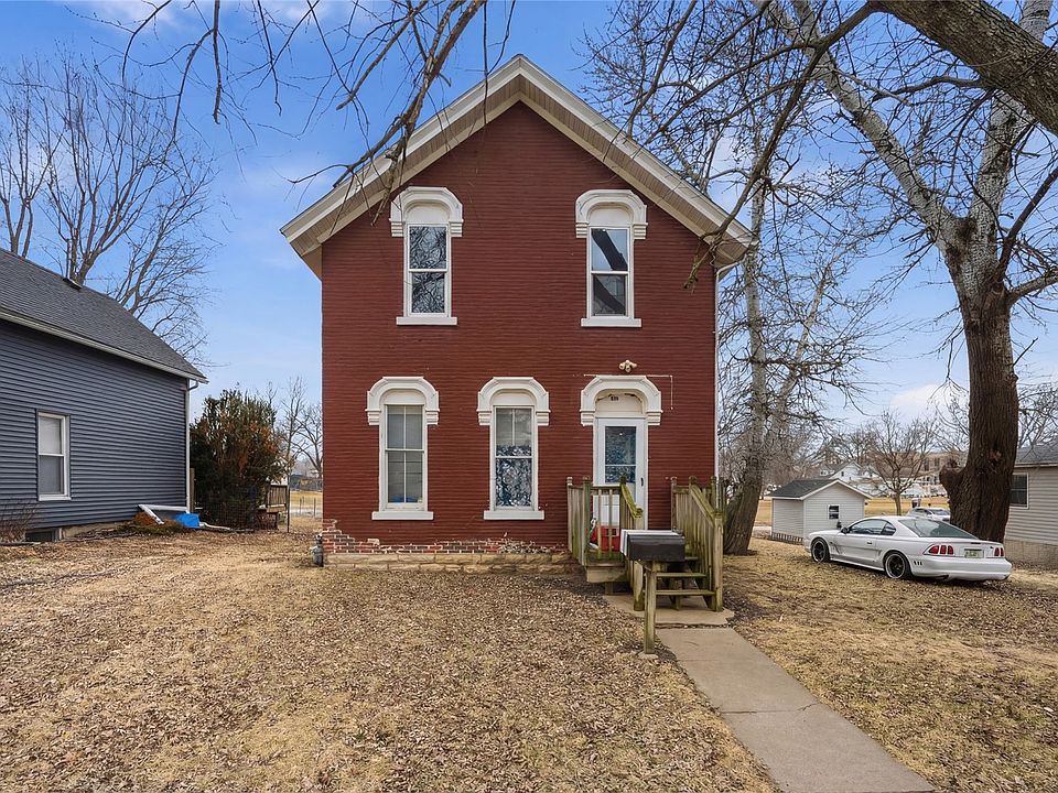 1st image of 209 W Carroll St