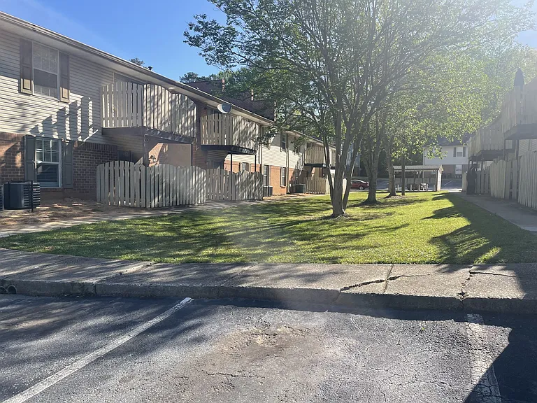 Lewis on Cascade Apartments — Photo 51
