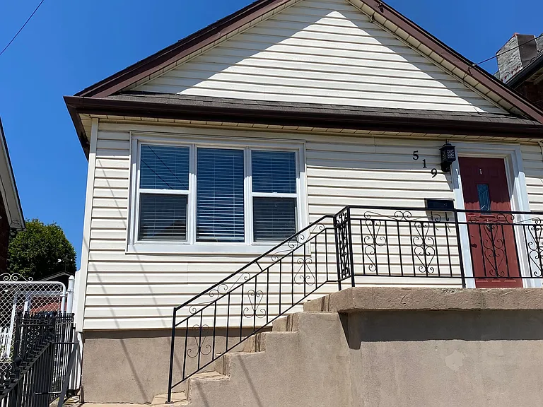 519 Catharine St N #MAIN LEVEL — Photo 17