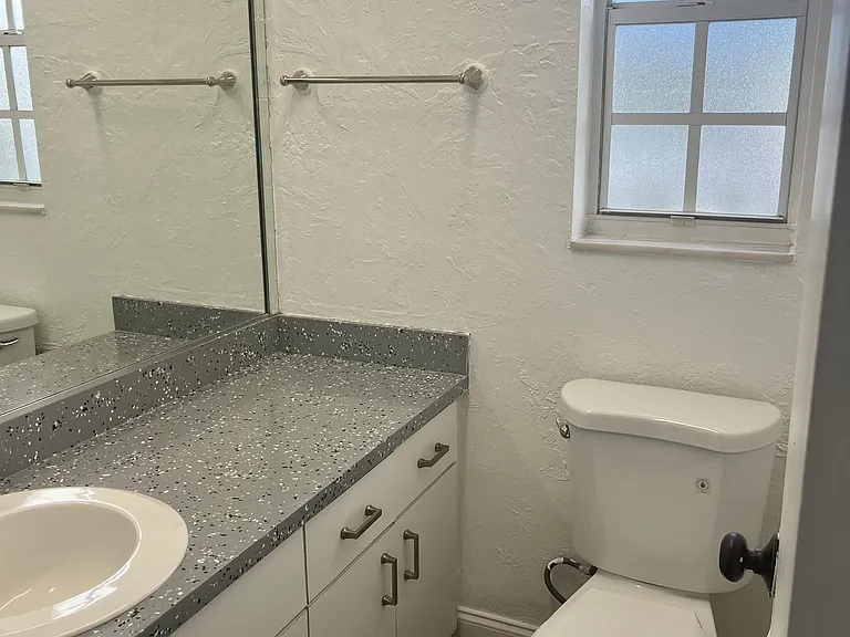 9503 SW 88th Ter #1 — Photo 6