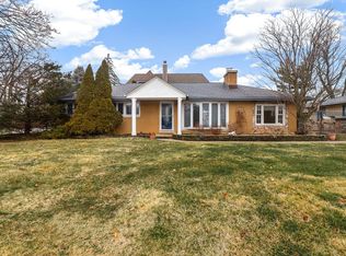 16W370 95th Pl, Burr Ridge, IL 60527