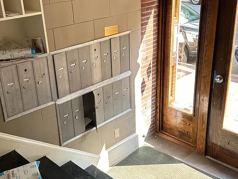 281 Harvard St #4 — Photo 8
