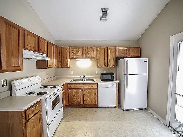 220 Harvest Way — Photo 3