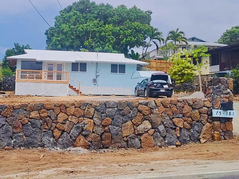 Kalani St — Photo 1