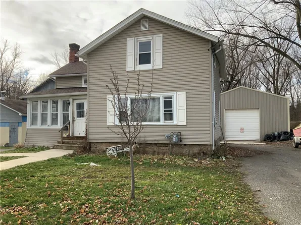 86 S Main St, Middleport, NY 14105
