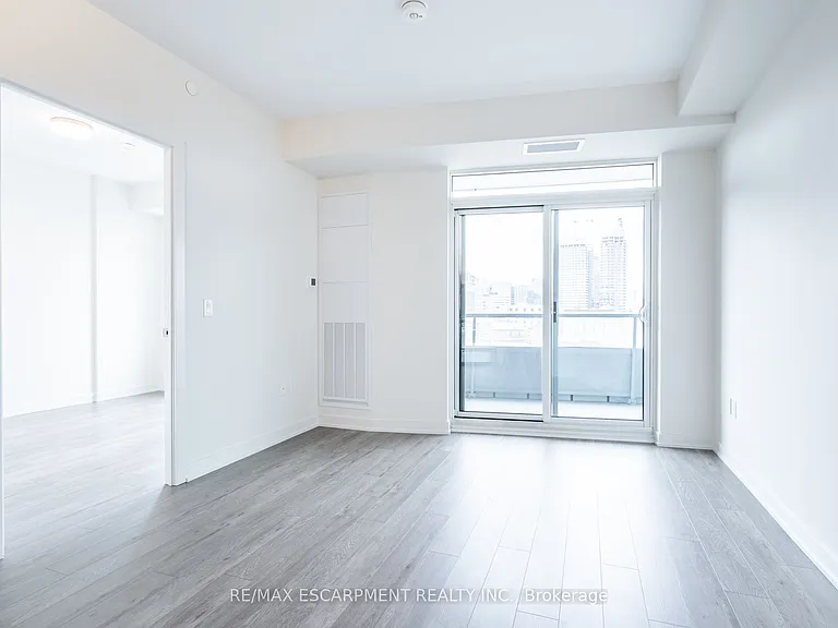 212 King William St #816 — Photo 14
