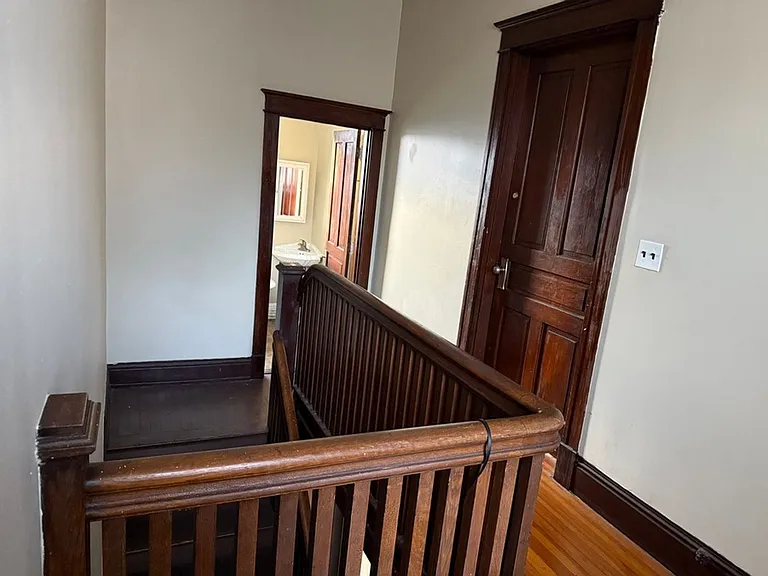 2215 Victor St — Photo 10