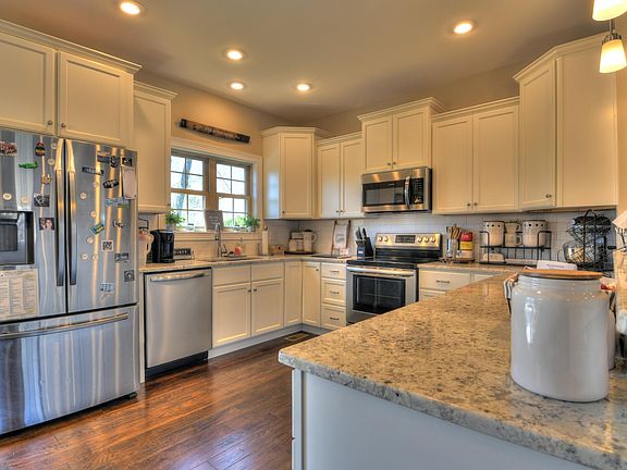 5th image of 211 Cross Creek Dr
