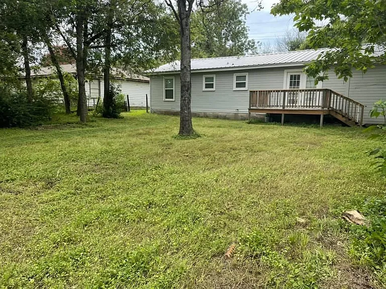 110 W Birch St — Photo 2