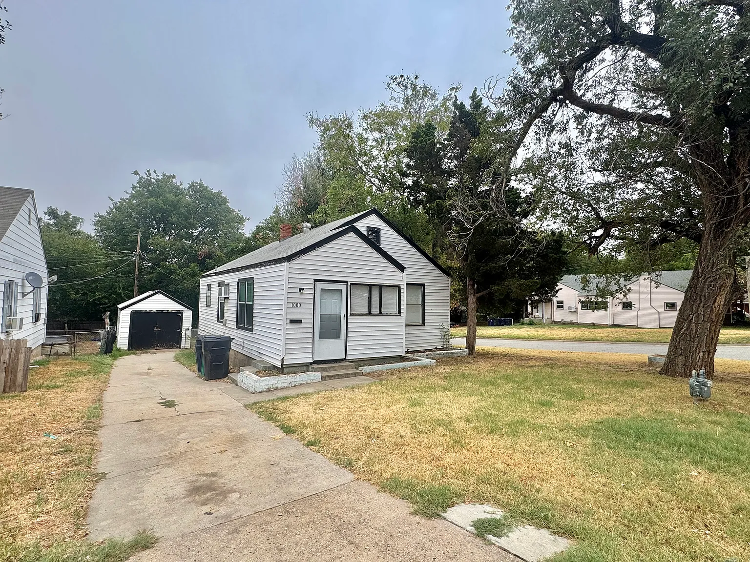 2 bed, 768 sqft, $1,050 — Photo 2