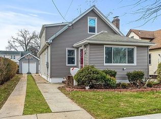 88 Holland Ave, Floral Park, NY 11001