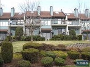 802 W Ridge Mews, Wood Ridge, NJ 07075