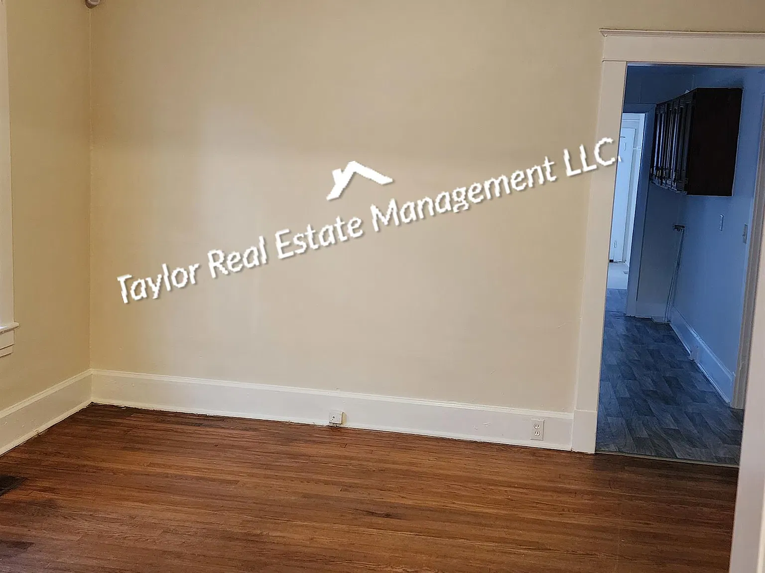 409 Howell Street - 1 — Photo 3