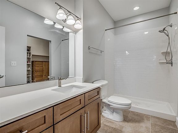 5th image of 444 N Central Ave #206
