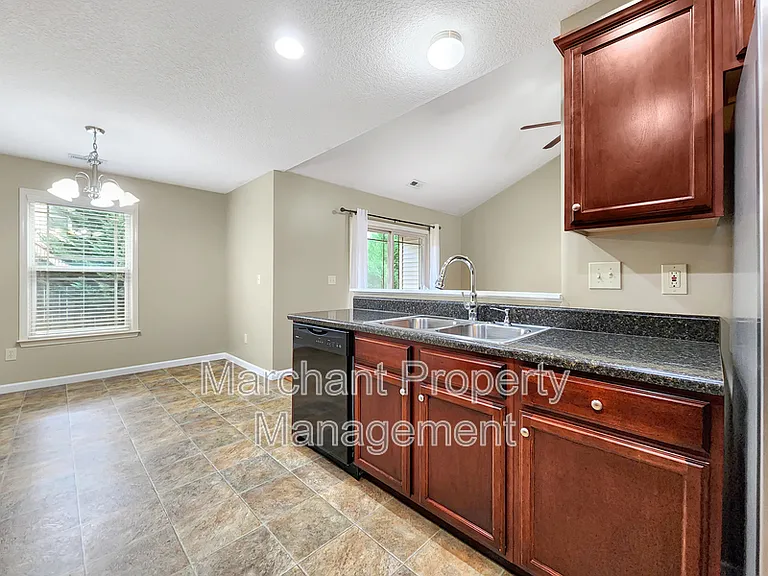 657 Chartwell Dr — Photo 11