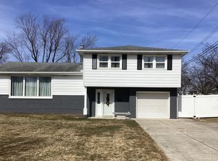 16 Kim Cir, Williamsville, NY