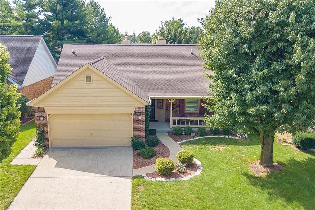 1075 Acadia Ct photo 1