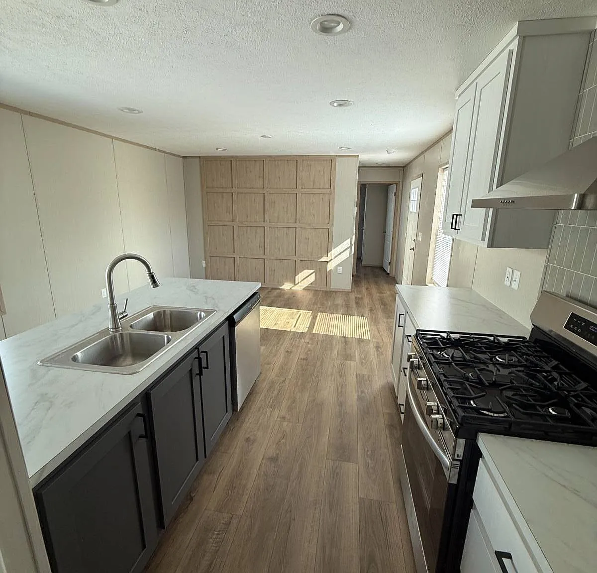 2 bed, 2.0 bath, 896 sqft, $1,125 — Photo 2