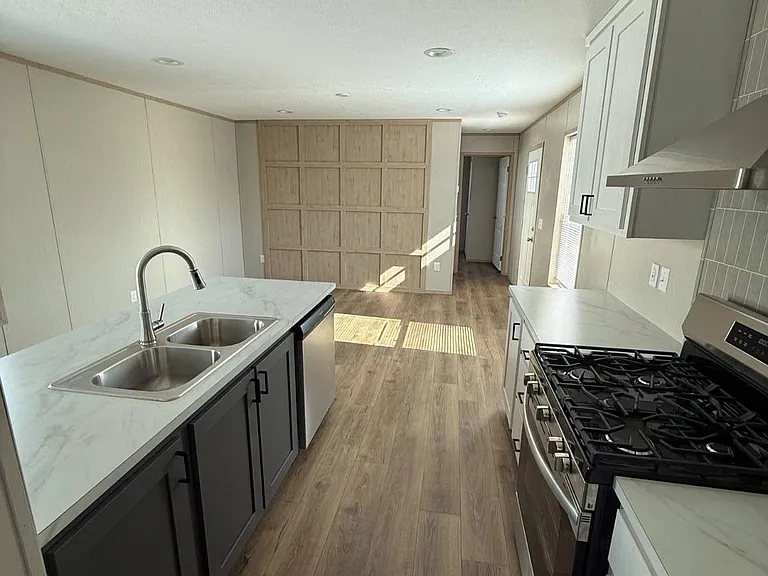 131 E Arlington Dr — Photo 2