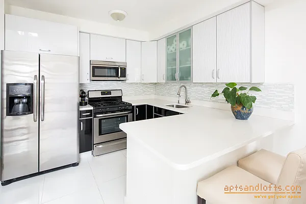 Rented by aptsandlofts.com | media 7