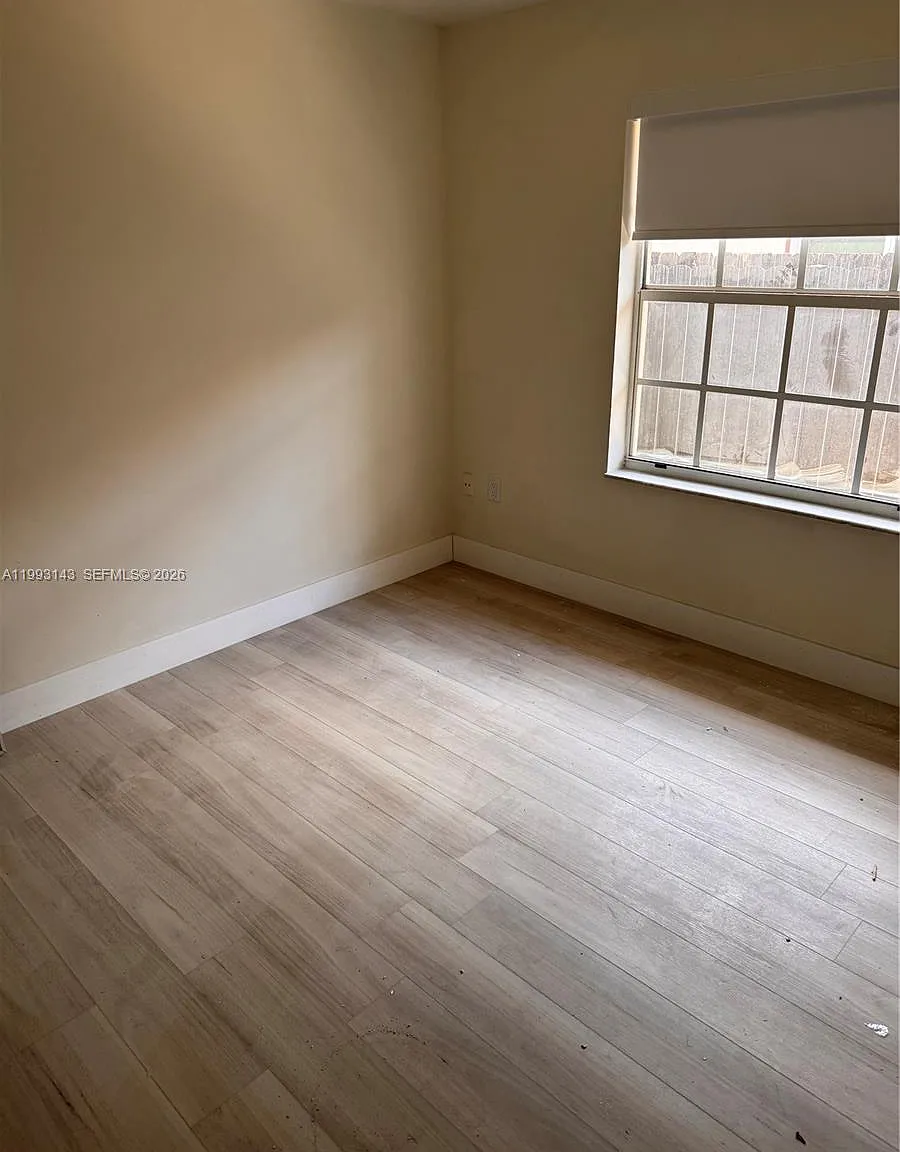3 bed, 2.0 bath, 1737 sqft, $4,300 — Photo 3