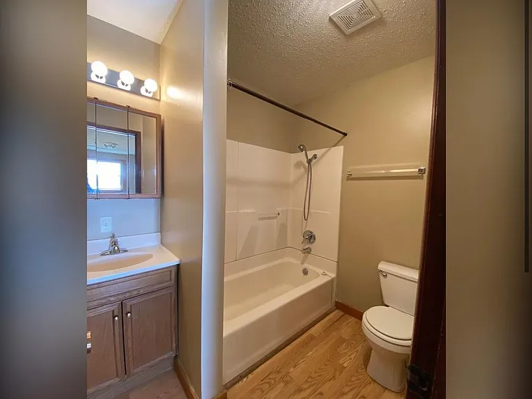 116 Center Ave N #2 — Photo 4