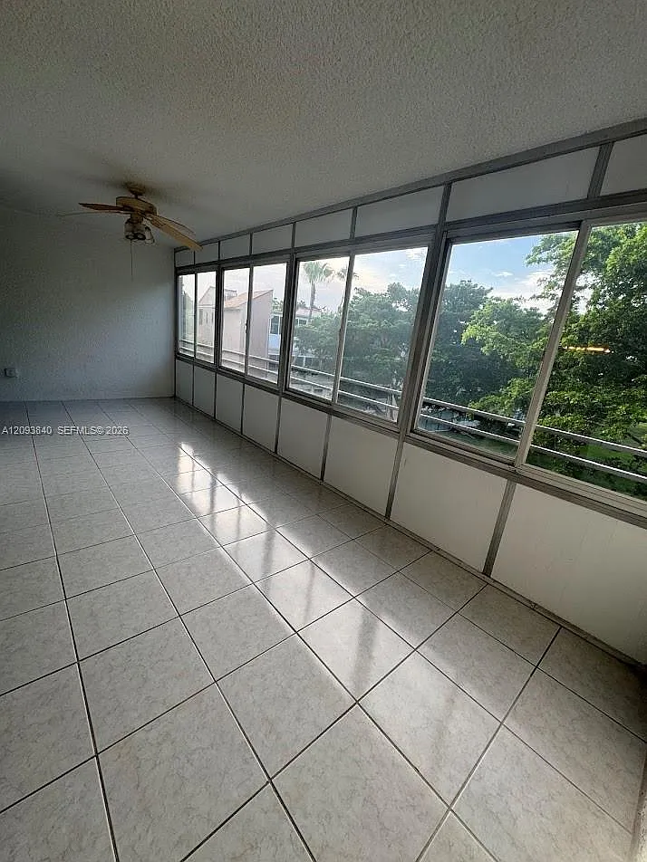 Palm Lakes Condo — Photo 4